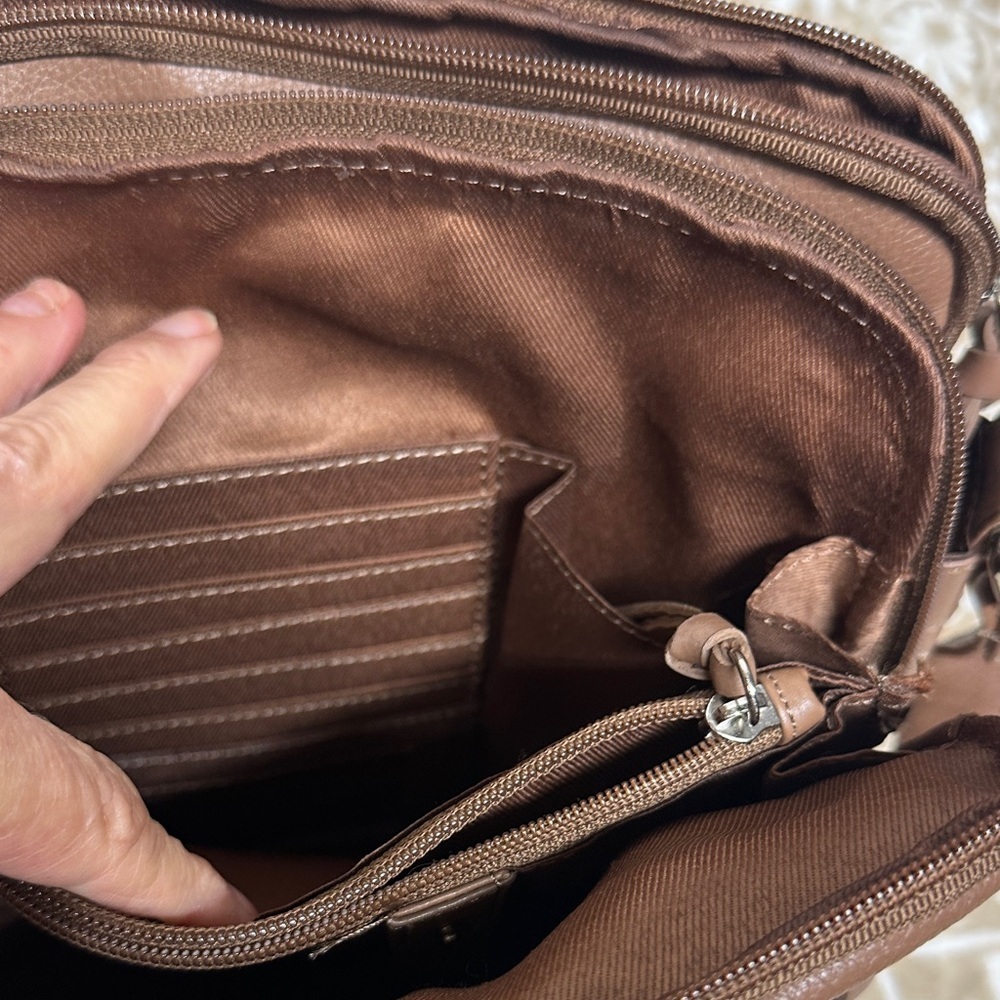 Tan Leather Crossbody Bag with multiple compartments - Picture 11 of 16